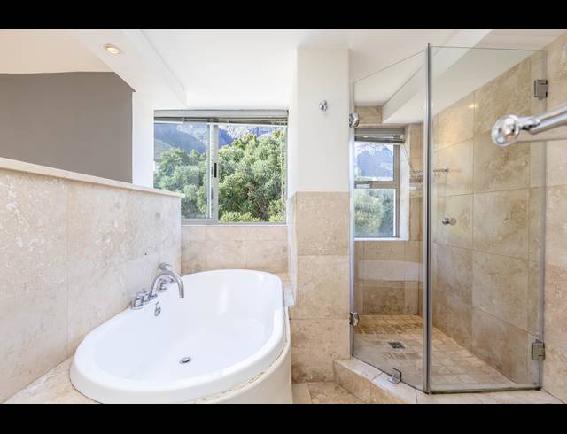 3 BEDROOM APARTMENT TO LET IN CAMPS BAY